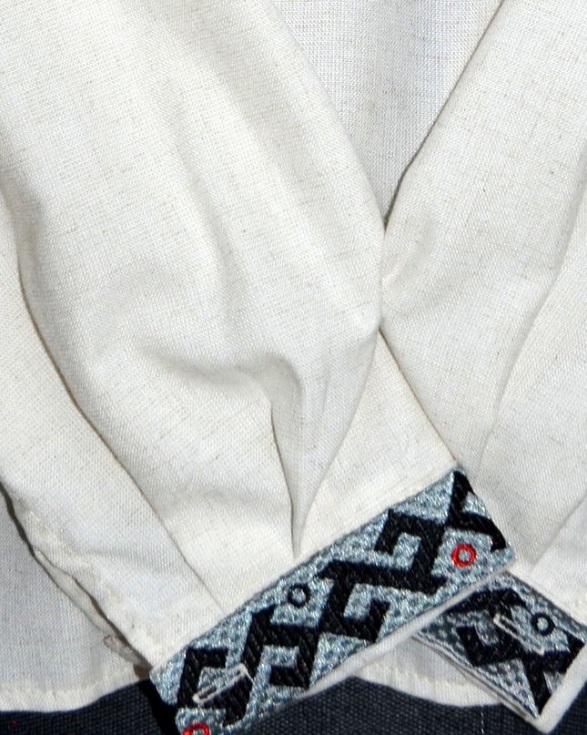 "Lyubomir" off-white shirt with embroidered animals