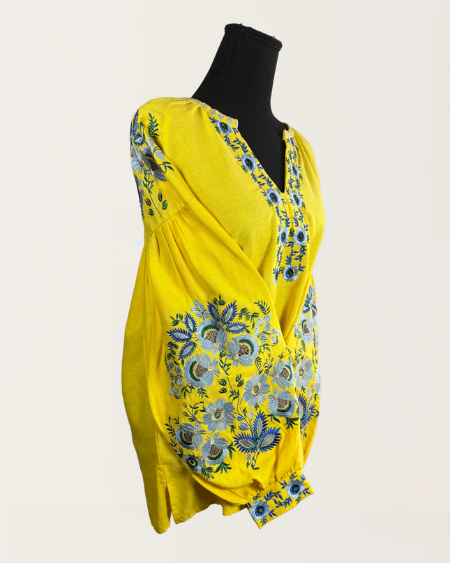 Yellow shirt with daisies