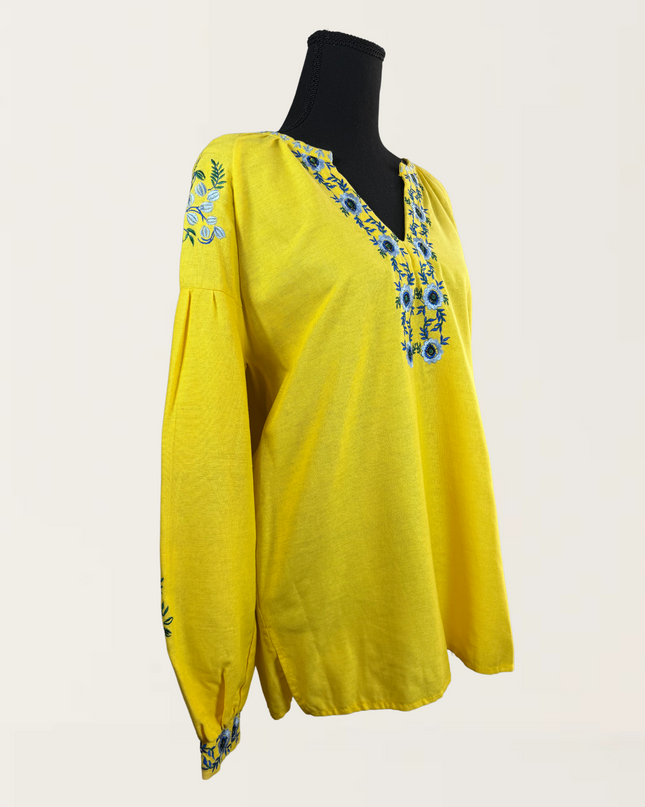 Yellow shirt with daisies