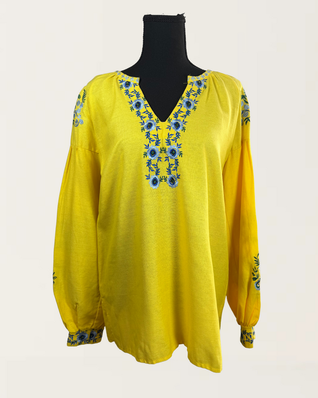 Yellow shirt with daisies