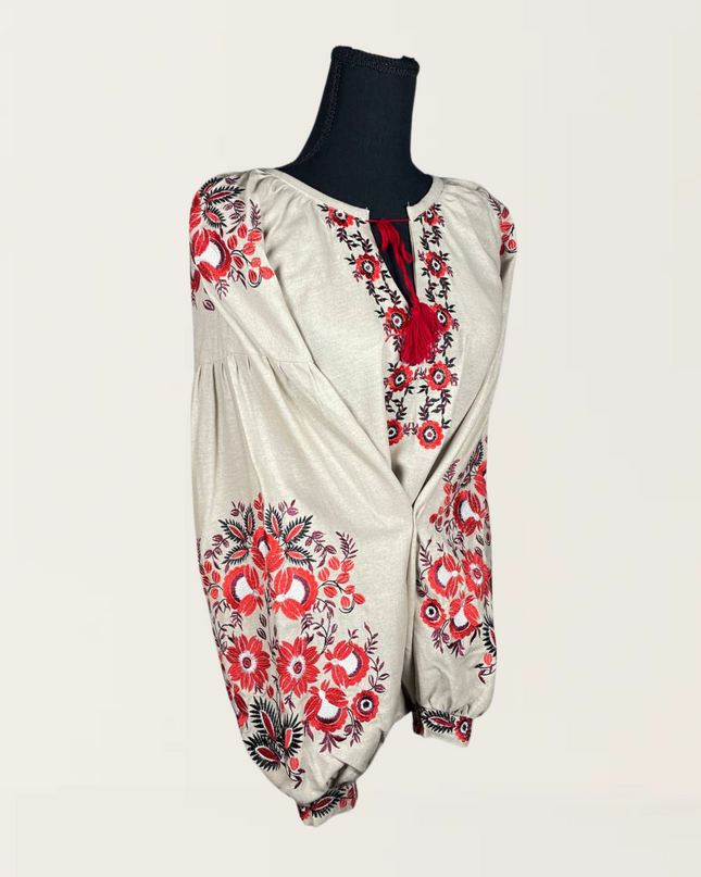 Beige blouse with daisies