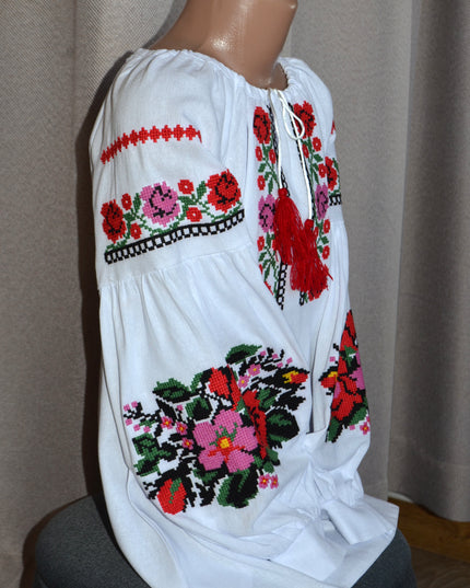 "Khmelnychanka" white blouse with red flowers