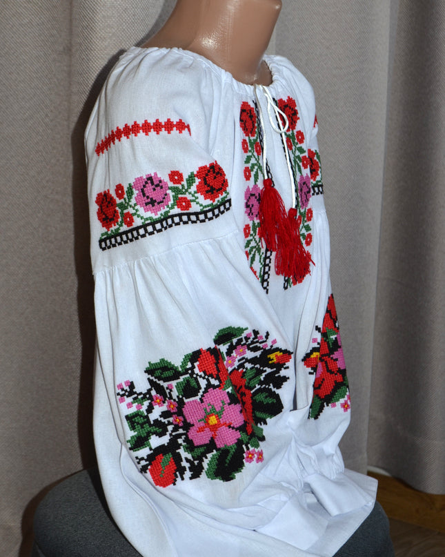 "Khmelnychanka" white blouse with red flowers