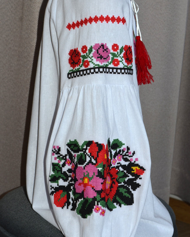 "Khmelnychanka" white blouse with red flowers
